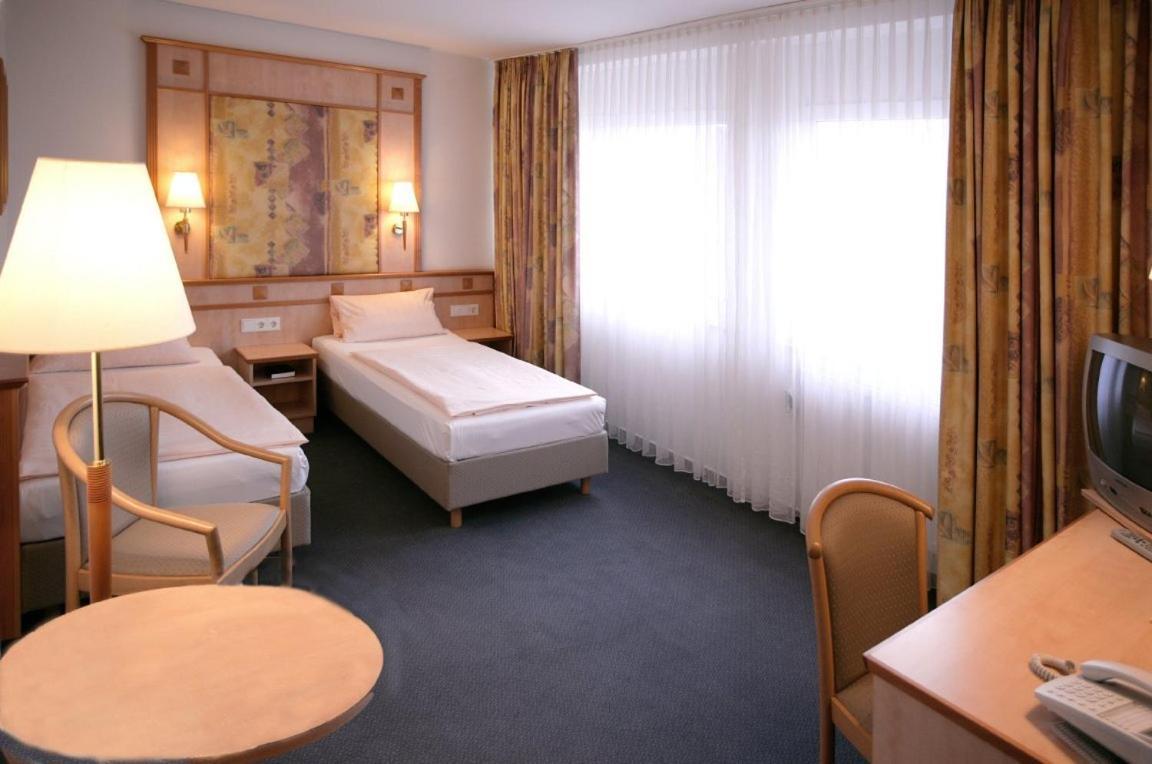 Hotel Wetterau - Self-Check-In Wolfersheim Экстерьер фото