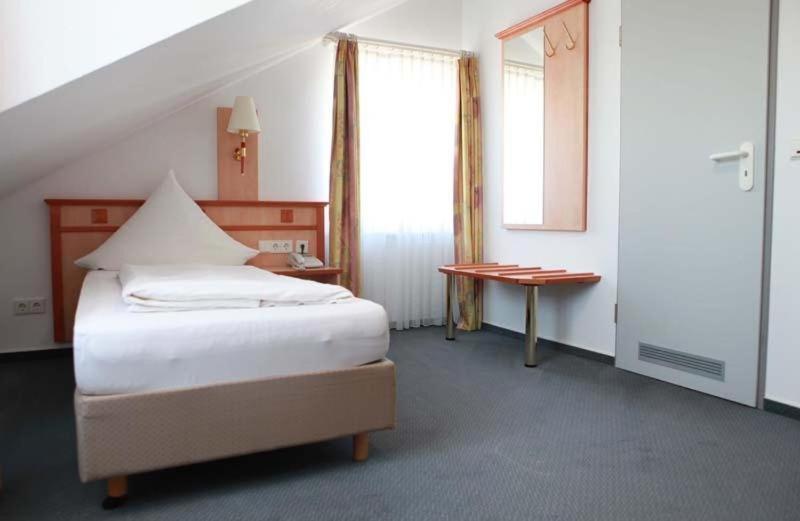 Hotel Wetterau - Self-Check-In Wolfersheim Экстерьер фото