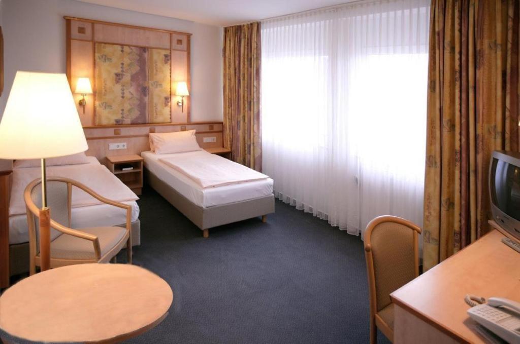 Hotel Wetterau - Self-Check-In Wolfersheim Экстерьер фото