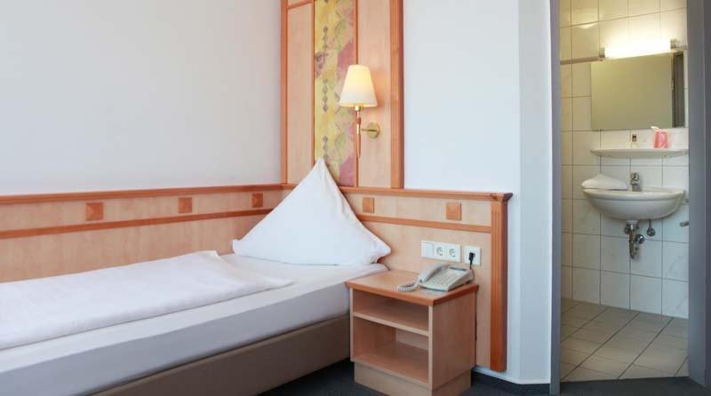 Hotel Wetterau - Self-Check-In Wolfersheim Экстерьер фото